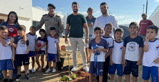 4ª CIPM recepciona crianças da Creche Mercedes Rosa em homenagem ao Dia da Árvore em Macaúbas