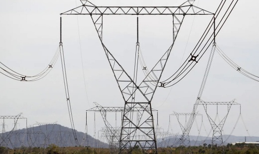 Lula assina MP que prevê redução de 3,5% a 5% na conta de luz