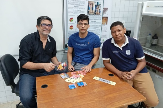 Professor e estudantes de Bom Jesus da Lapa desenvolvem jogo que facilita ensino da química