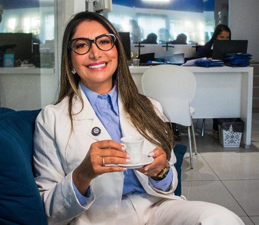 Catia Silene, de Guajeru, leva o nome da Bahia ao topo da rede Mercadótica