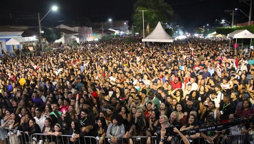 Multidão celebra em grande estilo os 127 anos de Ituaçu