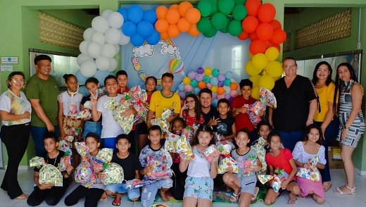 Guajeru celebra o Dia das Crianças com entrega de brinquedos nas escolas