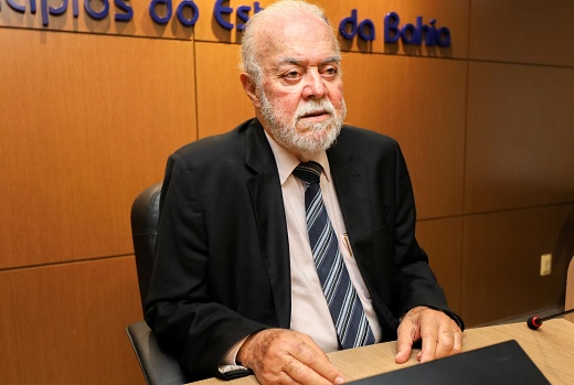 TCM apura irregularidades na transmissão de cargos municipais