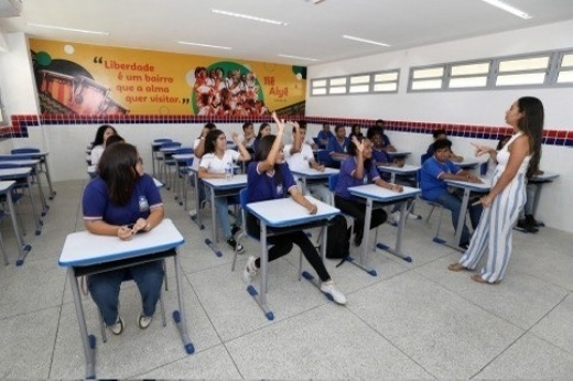 Assembleia promulga lei que garante meia-entrada a profissionais da educação na Bahia